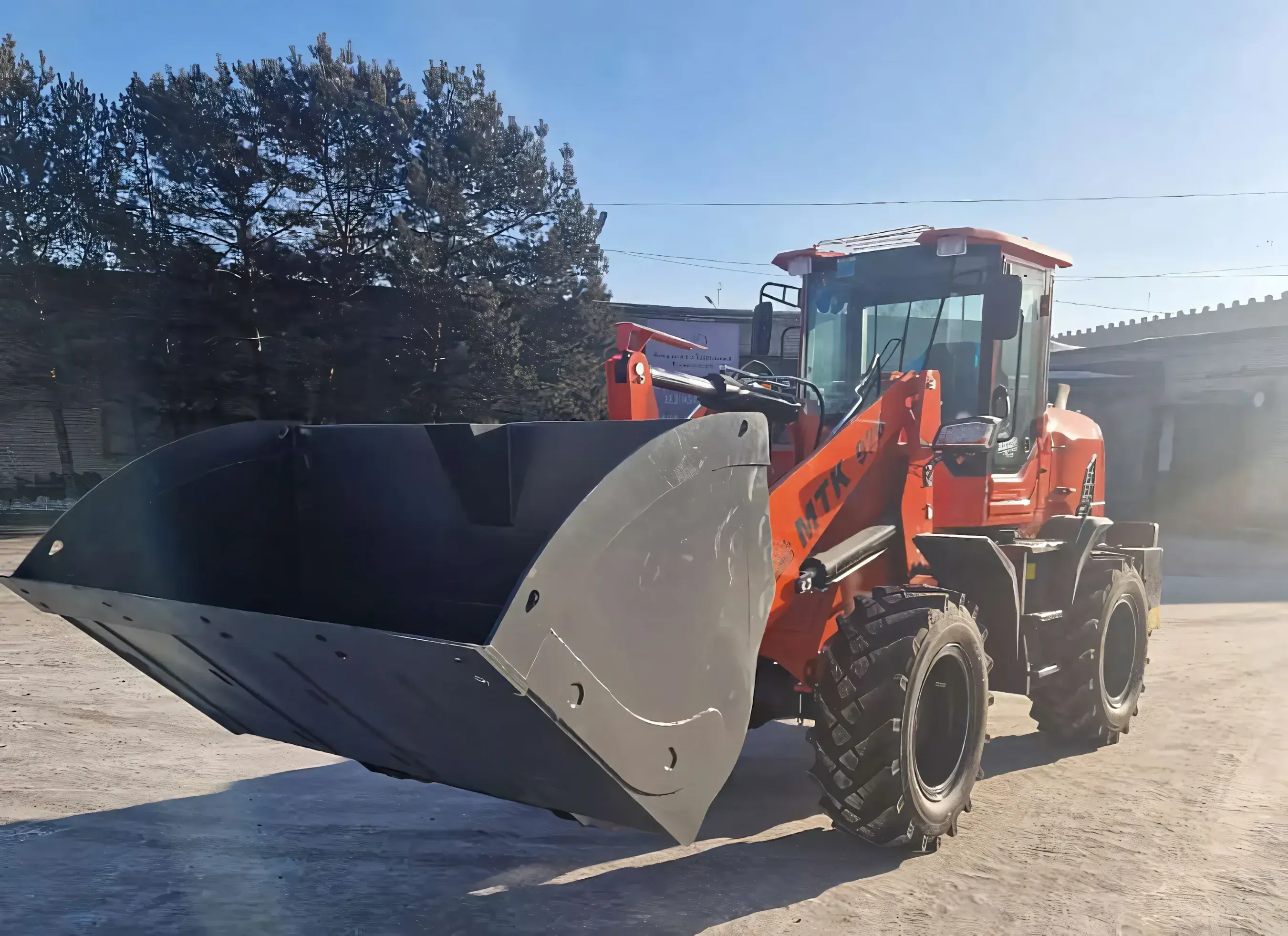 Фронтальный погрузчик МТК 926 — фото